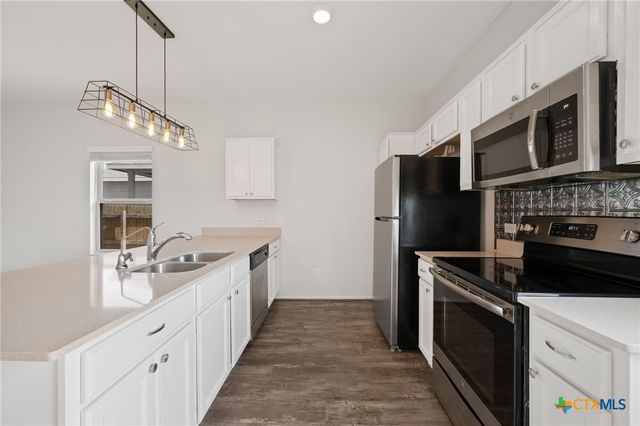 817 Circle Way, Jarrell, TX 76537