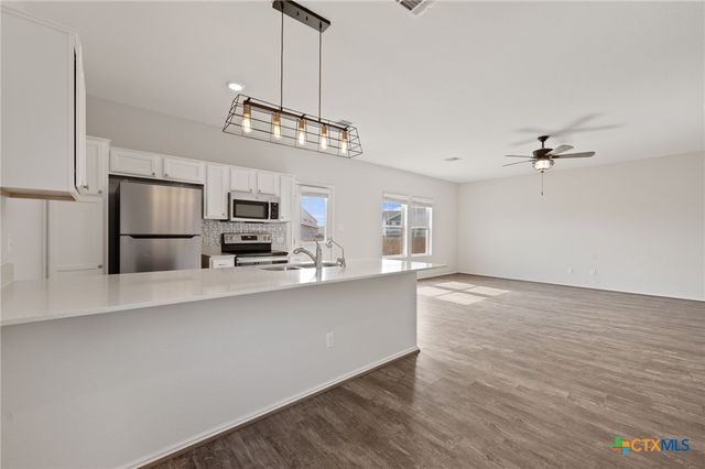 817 Circle Way, Jarrell, TX 76537