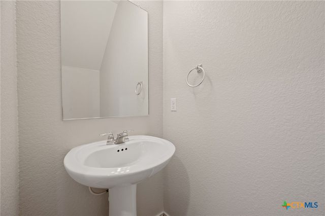 817 Circle Way, Jarrell, TX 76537