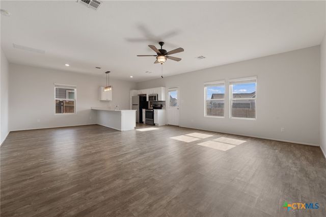 817 Circle Way, Jarrell, TX 76537