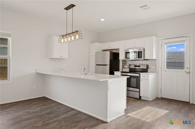 817 Circle Way, Jarrell, TX 76537