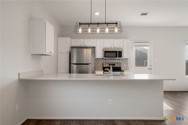 817 Circle Way, Jarrell, TX 76537