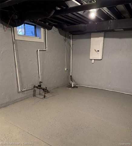 28187 Raleigh Crescent Dr, Chesterfield, MI 48051