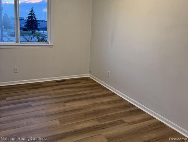 28187 Raleigh Crescent Dr, Chesterfield, MI 48051