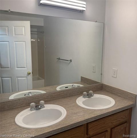 28187 Raleigh Crescent Dr, Chesterfield, MI 48051