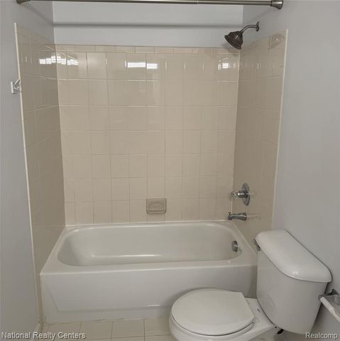 28187 Raleigh Crescent Dr, Chesterfield, MI 48051