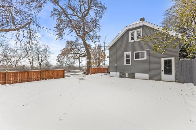 3530 W Park Hill AVENUE, Milwaukee, WI 53208