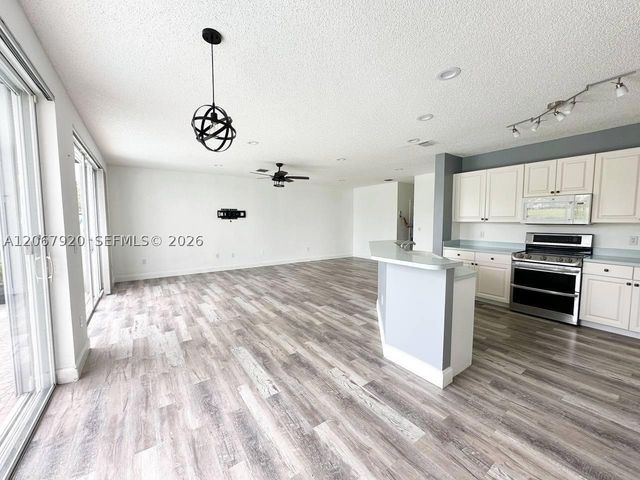 7647 Rockport Cir 1, Lake Worth, FL 33467