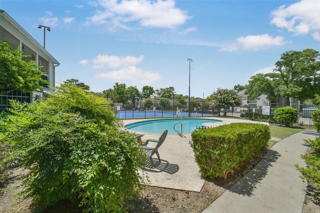 17401 Red Oak Drive 66, Houston, TX 77090