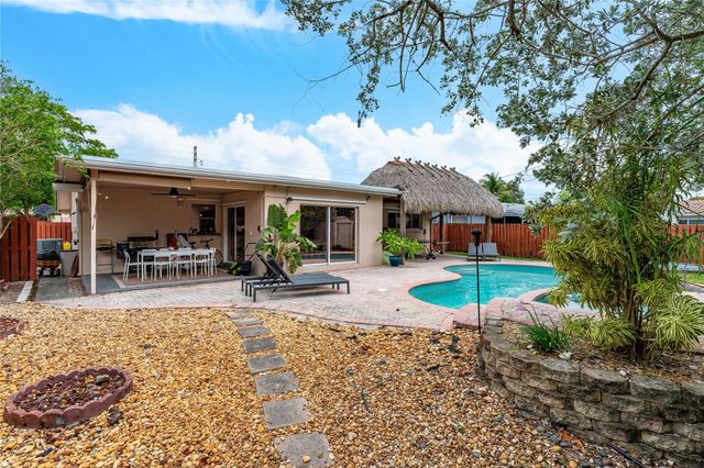 1512 E Hawthorne Cir, Hollywood, FL 33021