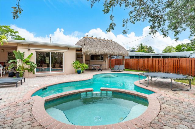 1512 E Hawthorne Cir, Hollywood, FL 33021