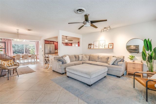 1512 E Hawthorne Cir, Hollywood, FL 33021