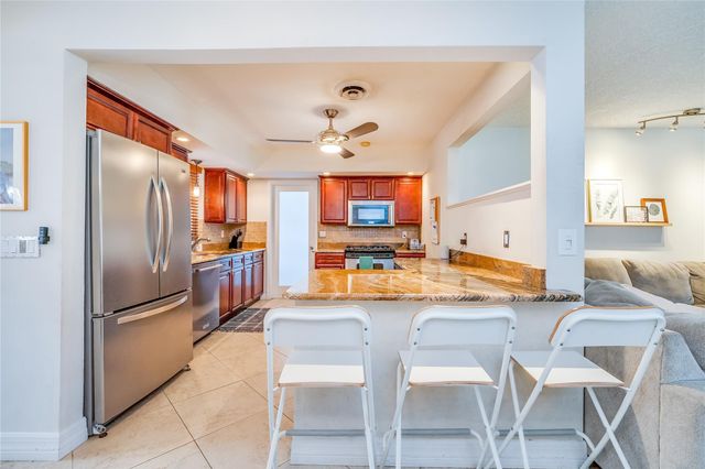 1512 E Hawthorne Cir, Hollywood, FL 33021