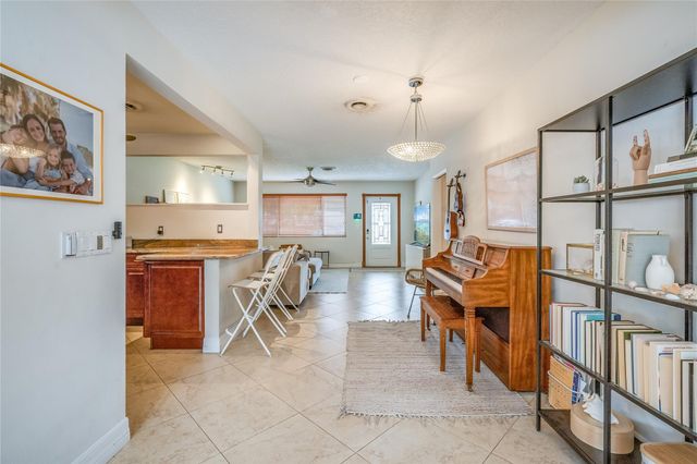 1512 E Hawthorne Cir, Hollywood, FL 33021