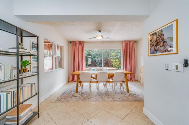 1512 E Hawthorne Cir, Hollywood, FL 33021