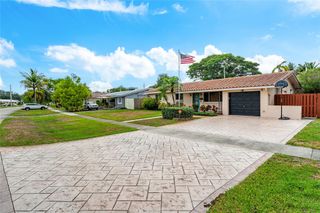 1512 E Hawthorne Cir, Hollywood, FL 33021