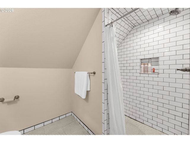 507 W 33RD St, Vancouver, WA 98660