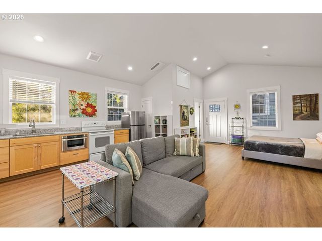 507 W 33RD St, Vancouver, WA 98660