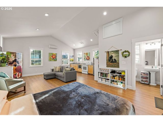 507 W 33RD St, Vancouver, WA 98660