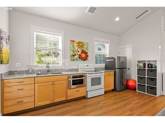 507 W 33RD St, Vancouver, WA 98660