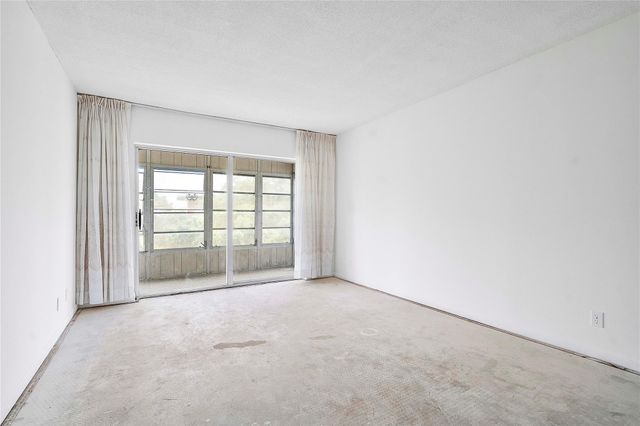 2900 NW 47th Terrace 303b, Lauderdale Lakes, FL 33313