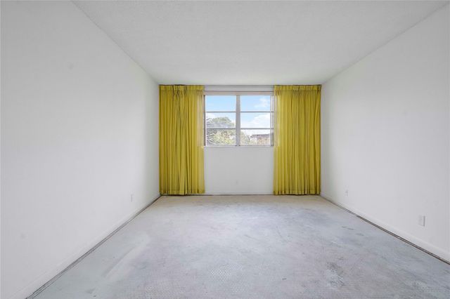 2900 NW 47th Terrace 303b, Lauderdale Lakes, FL 33313