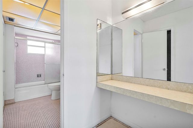 2900 NW 47th Terrace 303b, Lauderdale Lakes, FL 33313