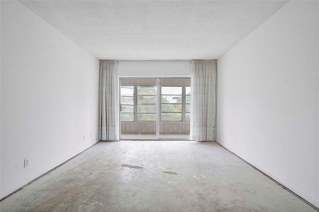 2900 NW 47th Terrace 303b, Lauderdale Lakes, FL 33313