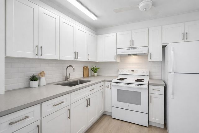 2900 NW 47th Terrace 303b, Lauderdale Lakes, FL 33313