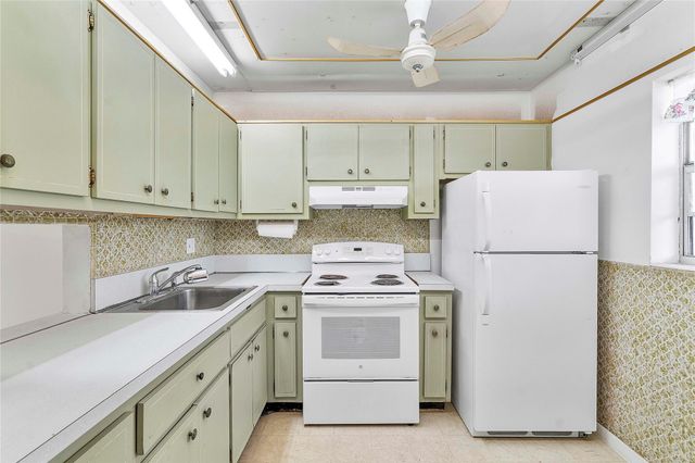 2900 NW 47th Terrace 303b, Lauderdale Lakes, FL 33313