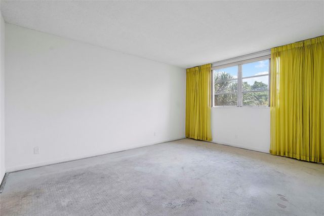 2900 NW 47th Terrace 303b, Lauderdale Lakes, FL 33313