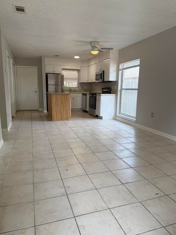 616 W Sunset Boulevard A, Fort Walton Beach, FL 32547
