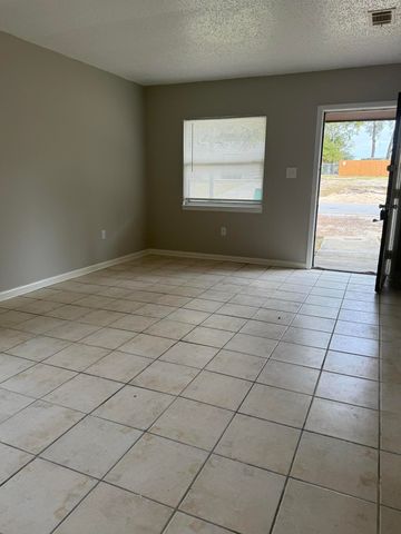 616 W Sunset Boulevard A, Fort Walton Beach, FL 32547