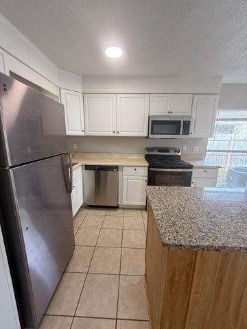 616 W Sunset Boulevard A, Fort Walton Beach, FL 32547