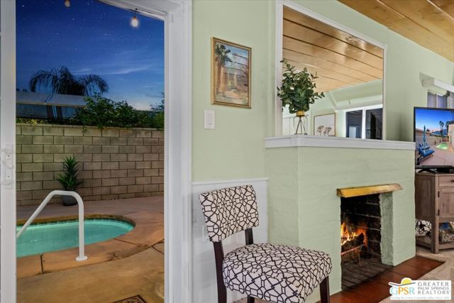 572 N Calle Marcus, Palm Springs, CA 92262