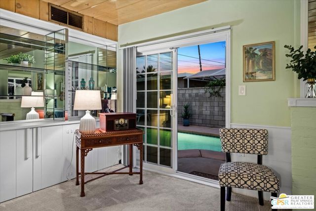 572 N Calle Marcus, Palm Springs, CA 92262