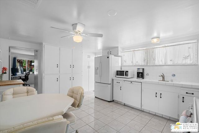 572 N Calle Marcus, Palm Springs, CA 92262