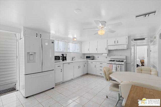 572 N Calle Marcus, Palm Springs, CA 92262