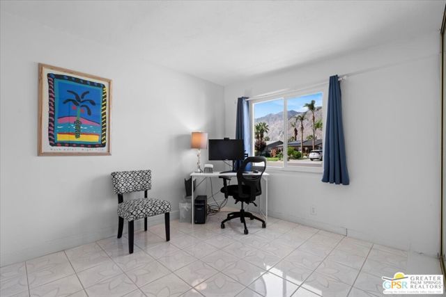 572 N Calle Marcus, Palm Springs, CA 92262