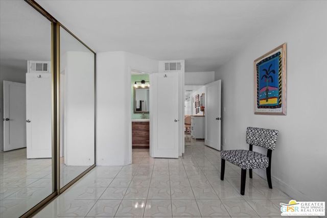 572 N Calle Marcus, Palm Springs, CA 92262