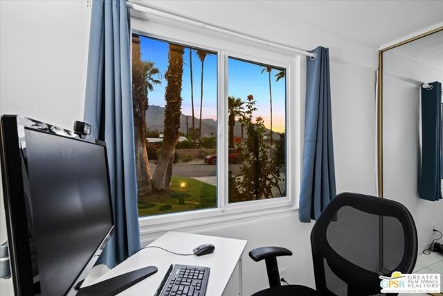 572 N Calle Marcus, Palm Springs, CA 92262