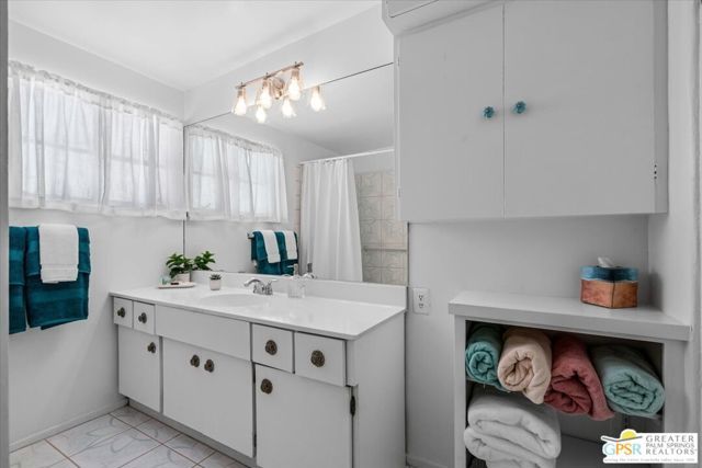 572 N Calle Marcus, Palm Springs, CA 92262