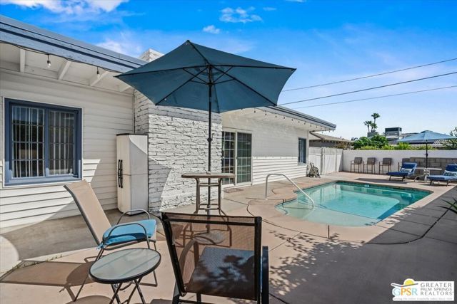 572 N Calle Marcus, Palm Springs, CA 92262