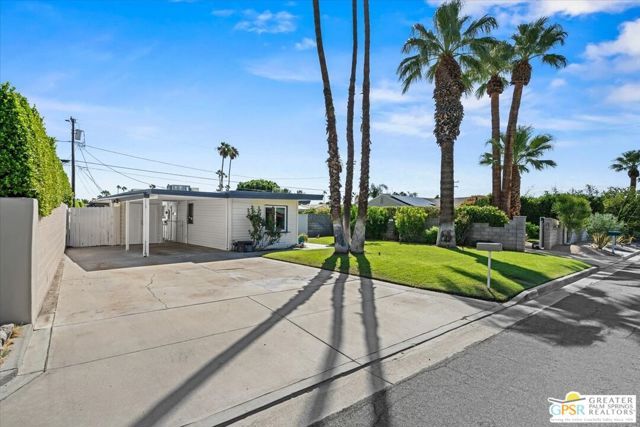 572 N Calle Marcus, Palm Springs, CA 92262