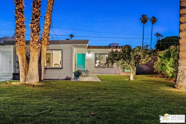 572 N Calle Marcus, Palm Springs, CA 92262