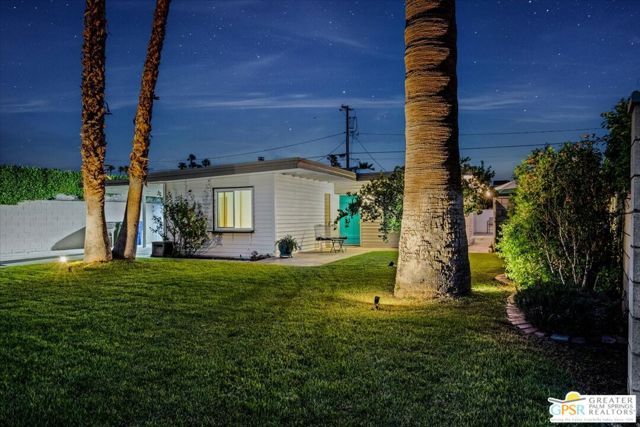 572 N Calle Marcus, Palm Springs, CA 92262