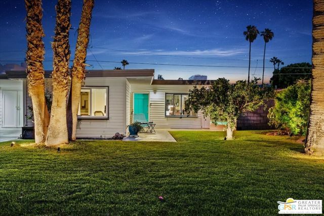 572 N Calle Marcus, Palm Springs, CA 92262