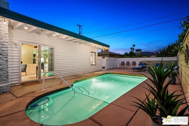 572 N Calle Marcus, Palm Springs, CA 92262