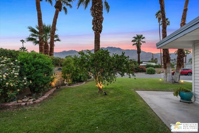 572 N Calle Marcus, Palm Springs, CA 92262