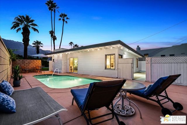 572 N Calle Marcus, Palm Springs, CA 92262